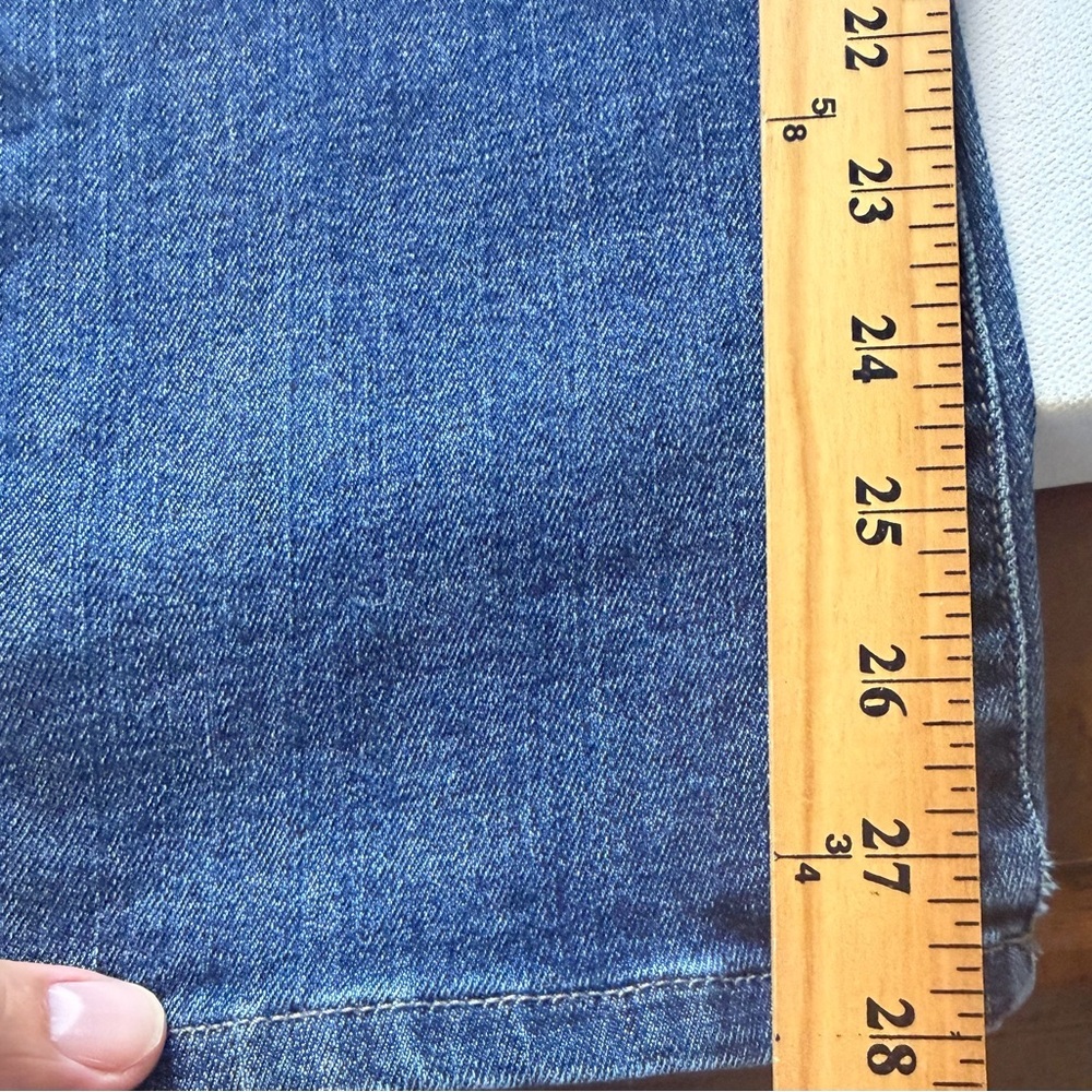 EUC Women's Banana Republic Slim Boot Cut Jean Short 26/2 (L) - Picture 3 of 8